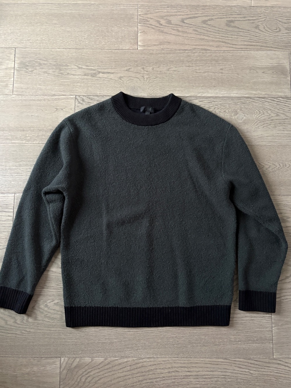 COS Men's Forest Green Crewneck Sweater with Black Ribbing